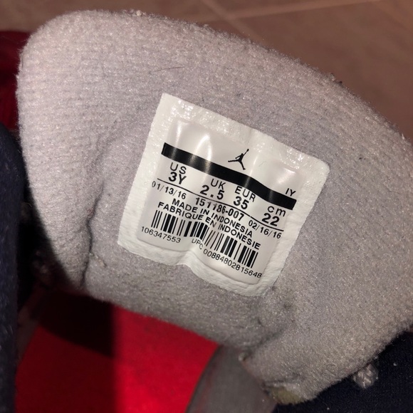 Air Jordan 12 Gym Red;Air Jordan 12 Grey and White - Picture 5 of 8